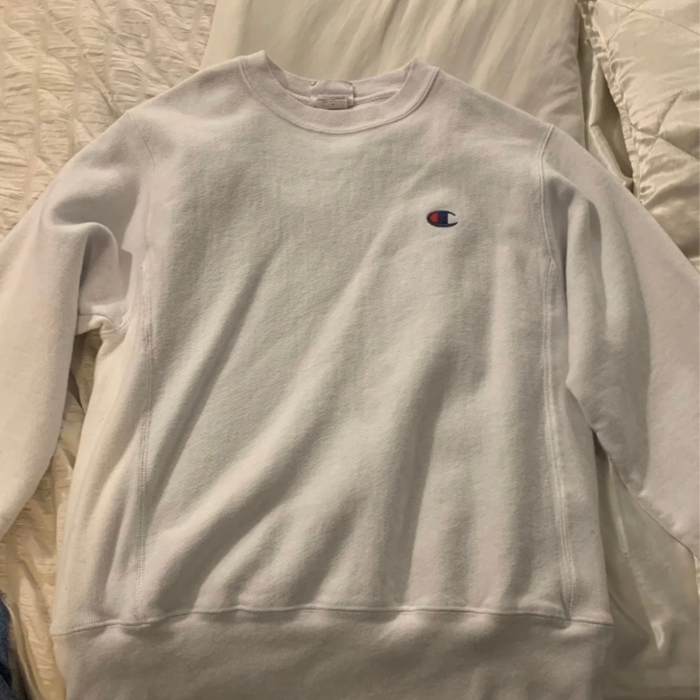 Cute comfy sweatshirt crew neck! Love the white sweatshirt